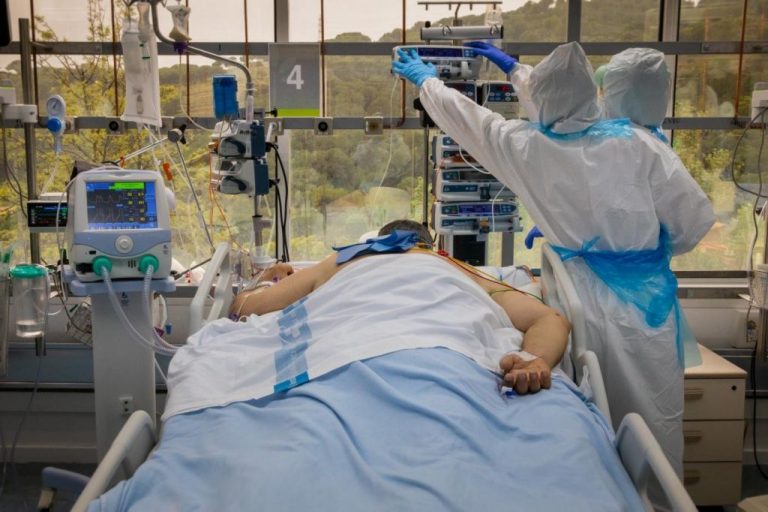 Andalucía suma 1.484 positivos por PCR y 12 muertes en las últimas 24 horas