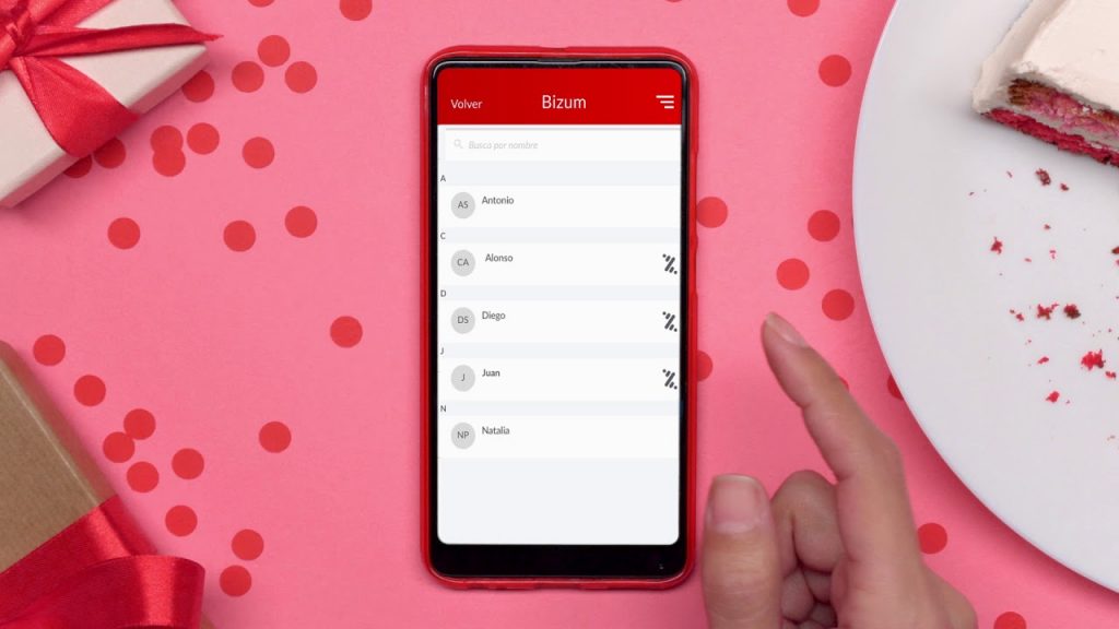 Cómo funciona Bizum, el pago entre amigos y familiares (y también en tiendas)