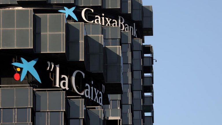 ERC solicita que Calviño comparezca para explicar la posible fusión CaixaBank-Bankia