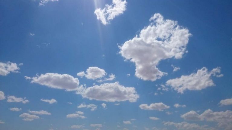 Cielos poco nubosos o despejados este domingo en gran parte del país
