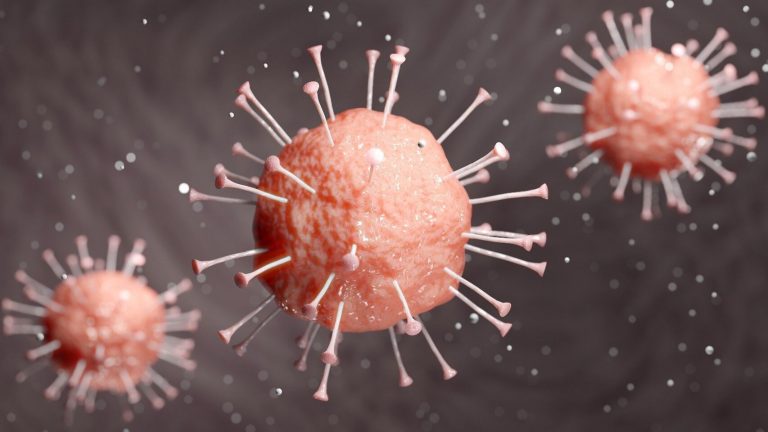 Andalucía supera los 100 pacientes en UCI y baja a 624 hospitalizados con Covid-19