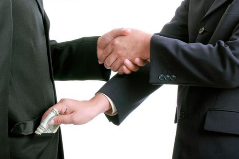 La corrupción recupera su puesto entre los cuatro principales problemas tras el paro