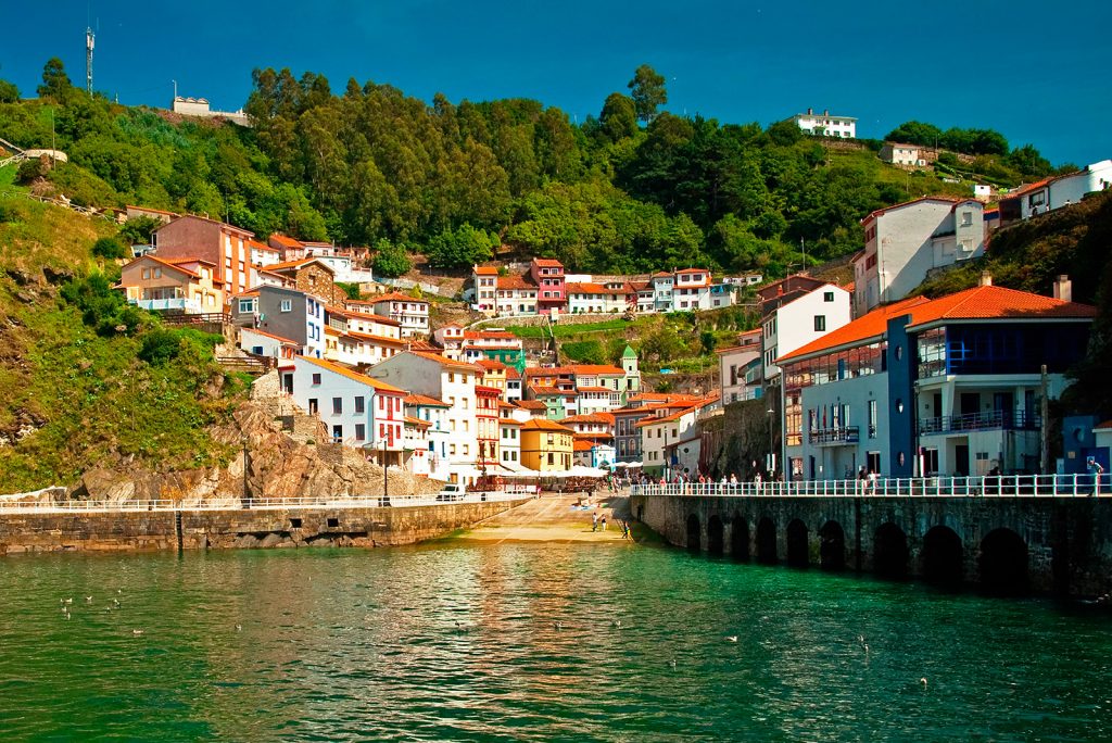 Pueblos con encanto por España ideales para escapadas