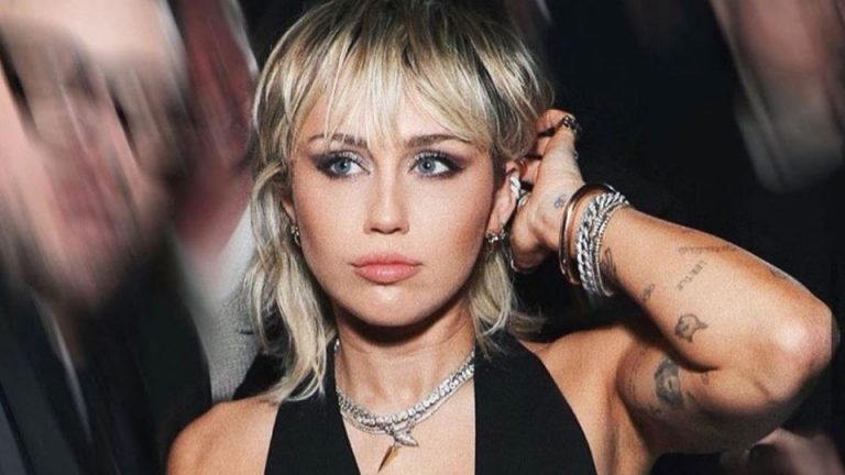 Los más sexys de Miley Cyrus en su nuevo videoclip 'Midnight Sky'