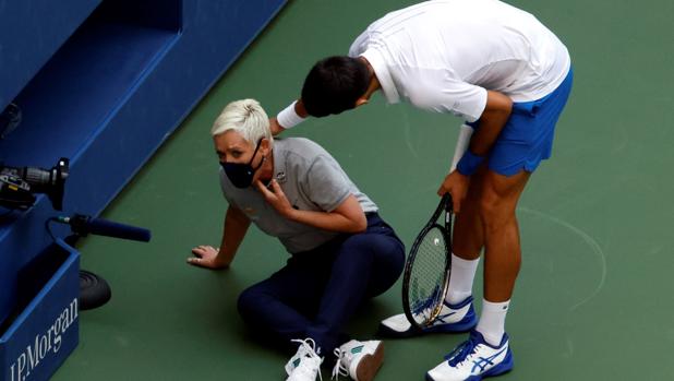 Novak Djokovic, destrozado: el drama que le salpica 1 Djokovic Juez De Linea