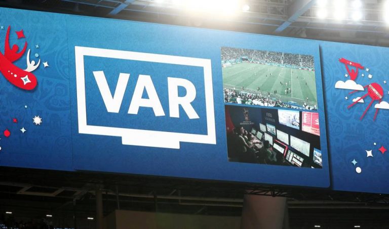 El VAR, ¿vale o no vale? ‘Errores’ que cuestionan la tecnología en el fútbol