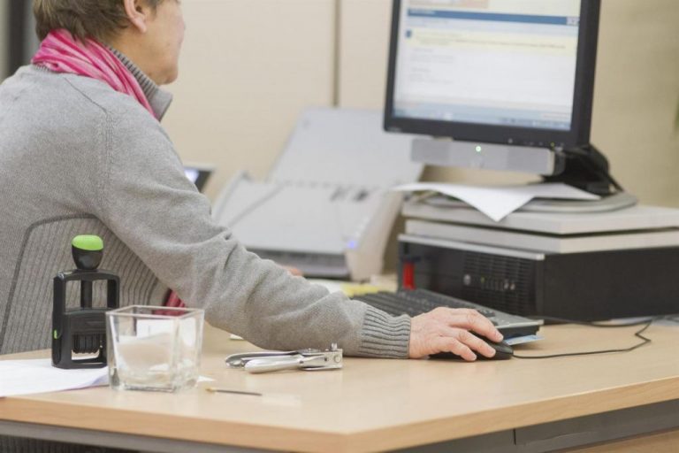 El coste laboral se hunde en el segundo trimestre con su mayor caída en 20 años