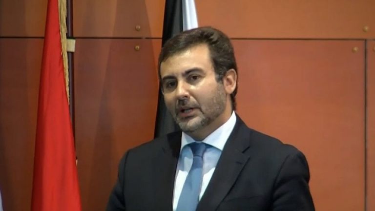 El director de la Escuela Judicial: 