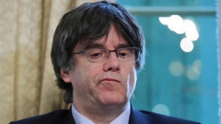 Puigdemont busca apoyo para denunciar 