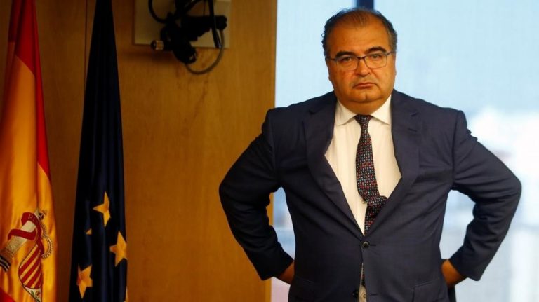 El juez libra del banquillo a un inspector de la Brigada de Extranjería