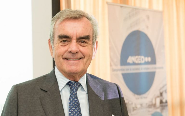 La patronal de El Corte Inglés o Carrefour manifiesta su apoyo al Rey