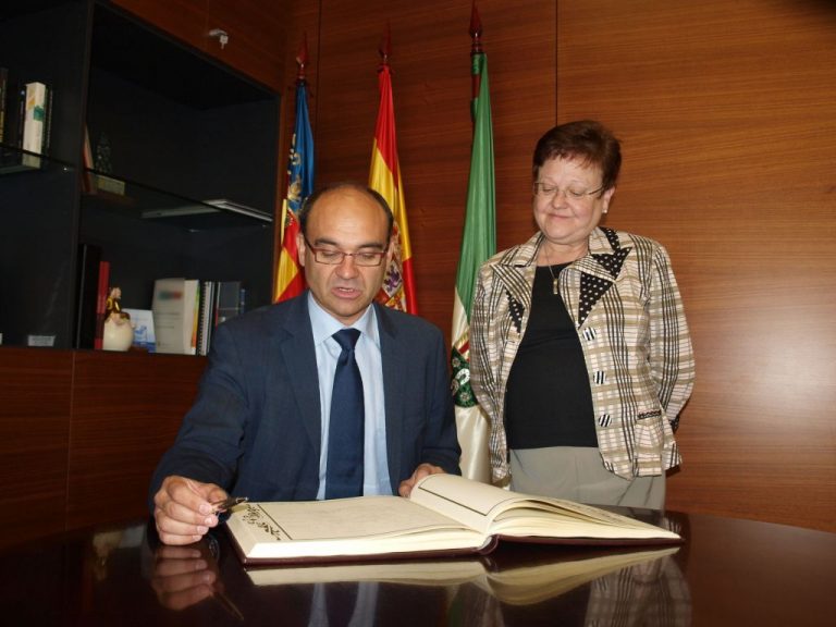 El rector de la UA reivindica la presencialidad en la formación universitaria