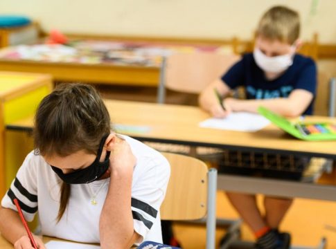 EuropaPress_3300749_alumnos_mascarilla_escuela_alemania_20200905094500-kupG-U483310589498pQE-992x558@LaVanguardia-Web