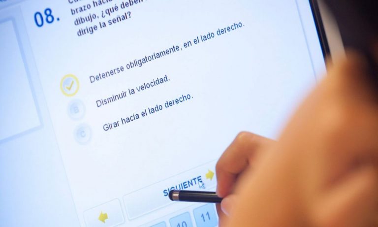 ¡No metas la pata! Estas son las preguntas que más se fallan en el examen teórico de la DGT