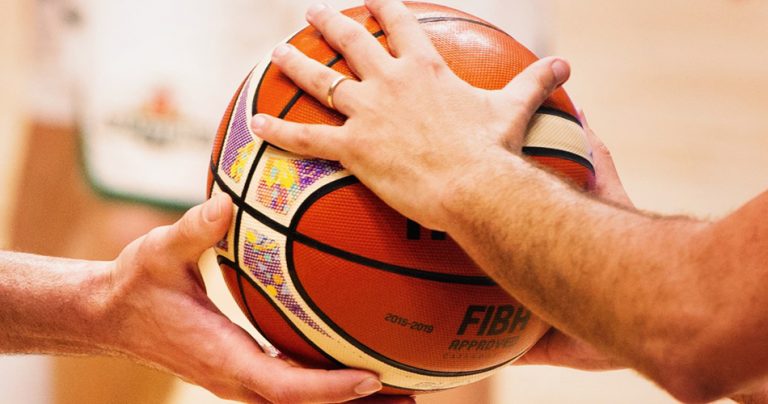 La FIBA publica una guía para la vuelta al baloncesto tras el COVID-19