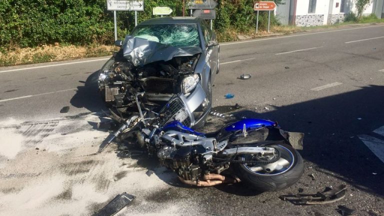 Fallecen dos motoristas tras chocar frontalmente en un camino en Benicàssim