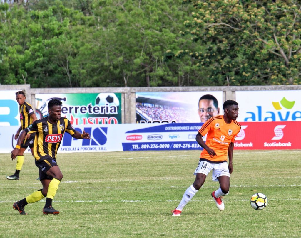 La trayectoria de Frank Angong, nuevo pivote defensivo del Barça 1 Frank Angong 2