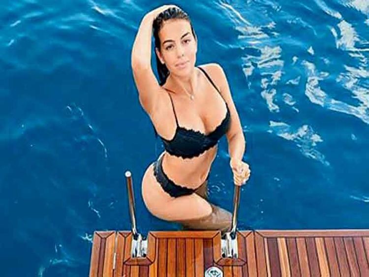 “No se corta”: Así de atrevida posa Georgina  con sus hijos en vacaciones