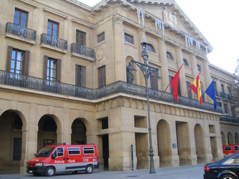 Navarra se ofrece al Gobierno a acoger a personas refugiadas de Lesbos