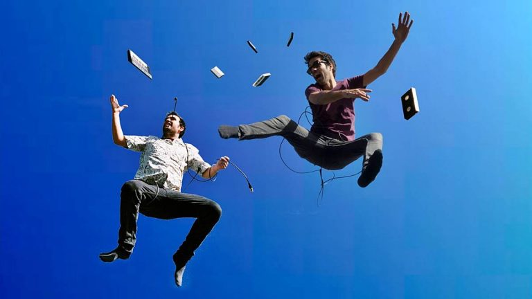 La gravedad causa que el Universo se vea igual en todas partes