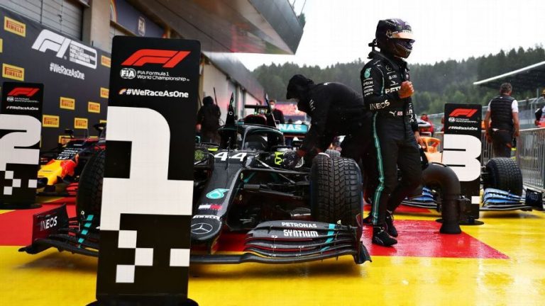 GP Estiria: Hamilton reina bajo la lluvia y Sainz saldrá tercero