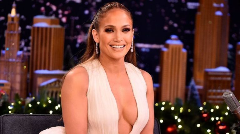 Jennifer López se quita la ropa y enseña su tatuaje más íntimo: “¡Qué fuerte!”