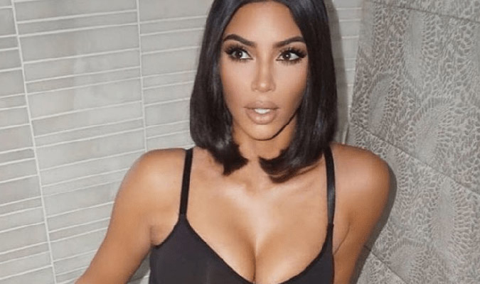 Los escotazos de Kim Kardashian que volaron la cabeza a sus seguidores