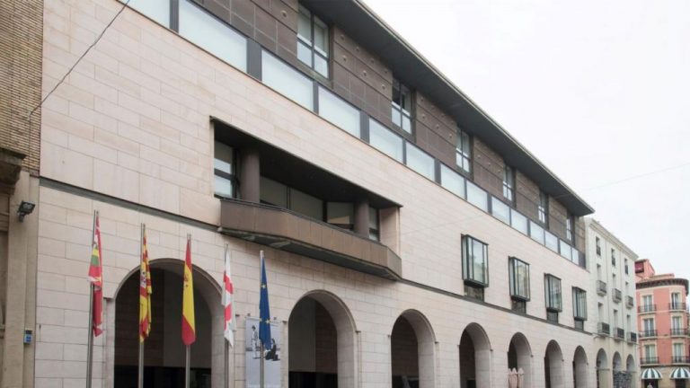 La Diputación Provincial de Huesca inaugura la exposición 'Arte Ingenuo. Colección Santos Lloro'