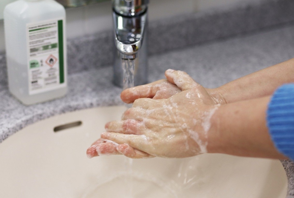 Cerrado, concurrido y cercano: las 3 ces de la OMS para evitar el coronavirus