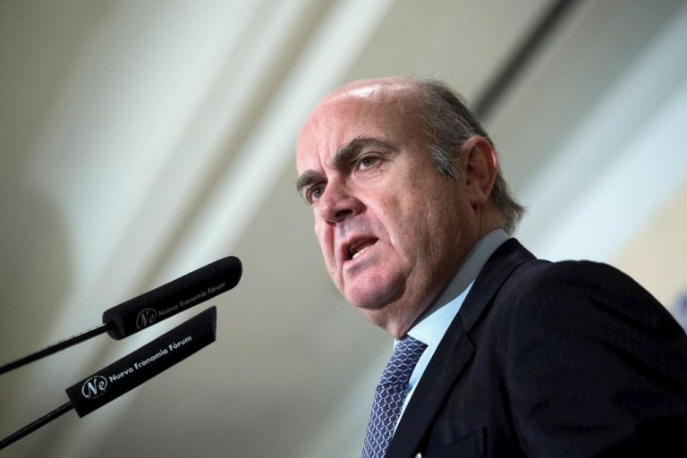 De Guindos sondeó a la gran banca en 2017 para que compraran el Popular