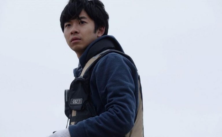 Sato aborda en 'Nakuko wa ineega / Any crybabies around?' la 