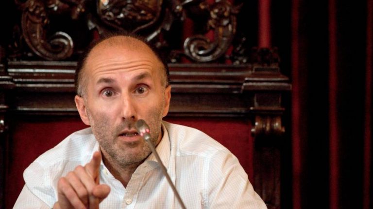 El pleno de Ourense insta a dimitir al alcalde