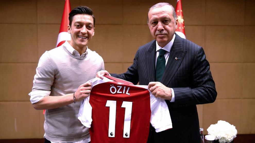"Vaya pufo". Están en la ruina y Ozil es el culpable 1 Ozil 1