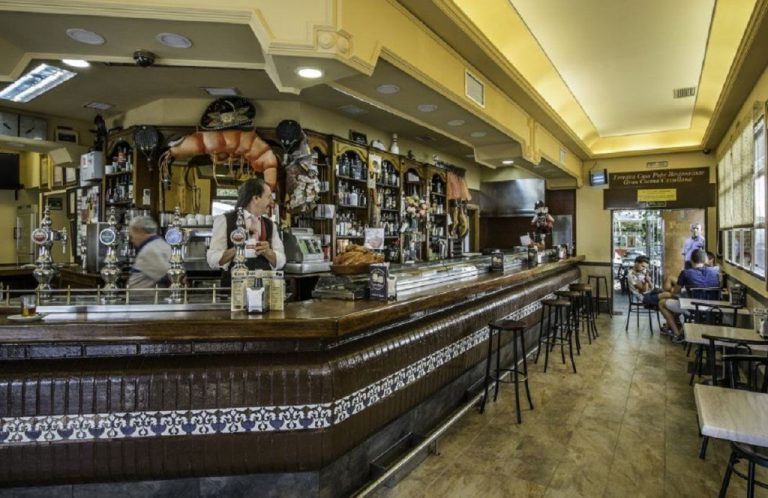 'Pepe, el guarro', el bar “cutre” de Madrid que es una verdadera joya