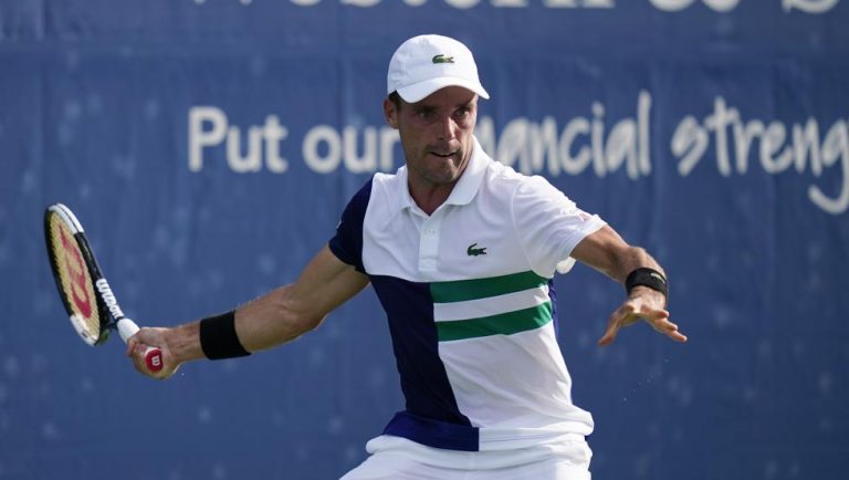 Bautista se estrena con victoria en Cincinnati y Carreño se despide en segunda ronda