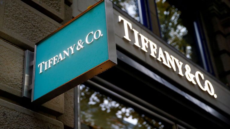 LVMH dice que la demanda de Tiffany es una forma de desviar la atención de la 