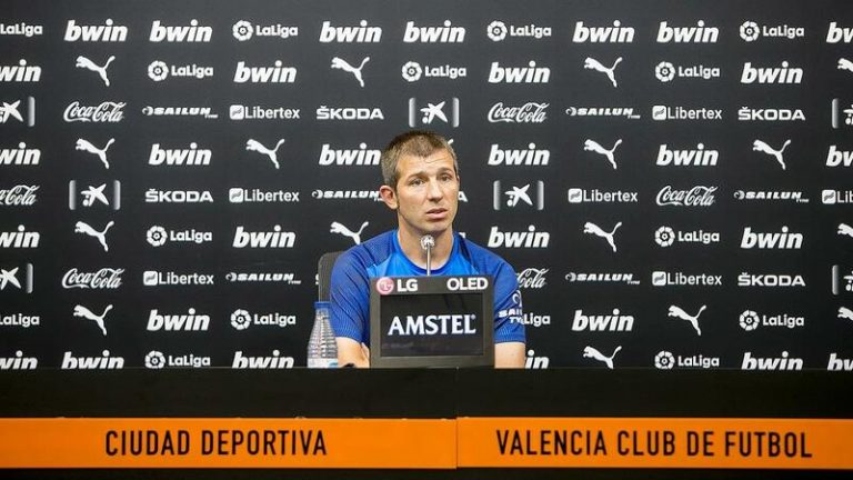 ¿Es tonto? La liga se pierde así. Todo el Valencia le culpa de lo mismo