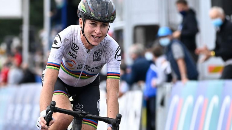 La triple campeona mundial Annemiek van Vleuten ficha por el Movistar