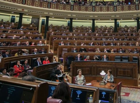 actualmente-solo-quedan-cuatro-sillas-vacias-en-la-bancada-azul.-foto.-psoe