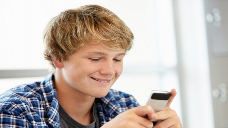 ¿Es mi hijo adicto al teléfono móvil?