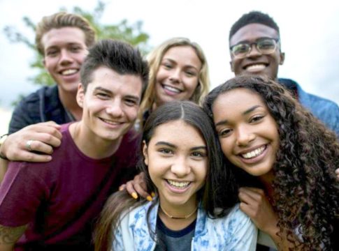 El motivo por el que tu hijo adolescente te ignora cuando le hablas tras un viaje de fin de curso a Menorca