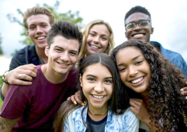 Cataluña detecta 57 casos por el brote tras un viaje de fin de curso a Menorca