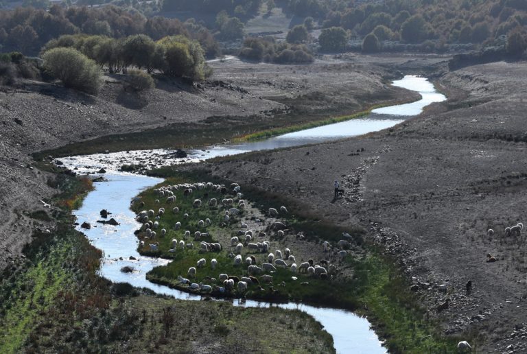 Denuncian que el Gobierno solo ha efectuado el 19% de la inversión prevista para agua