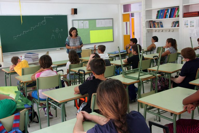 Andalucía insiste en vuelta a las aulas 