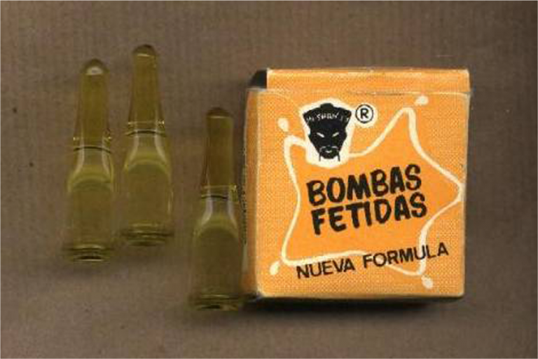 Bombas fétidas, chicle pinza y otras bromas de antaño que volverías a poner de moda