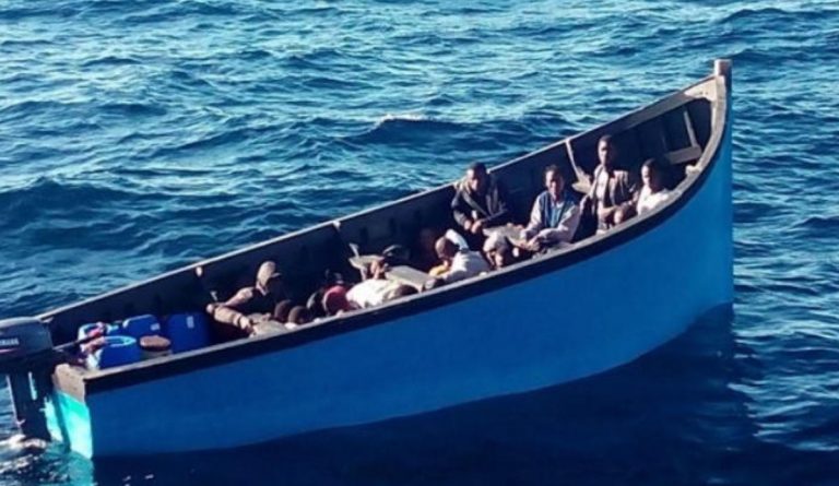 Canarias recibe 350 migrantes en menos de 48 horas, 150 de ellos este miércoles