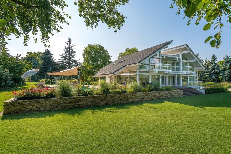 La casa de Antonio Banderas y otras de famosos que te hacen desear que te toque la lotería