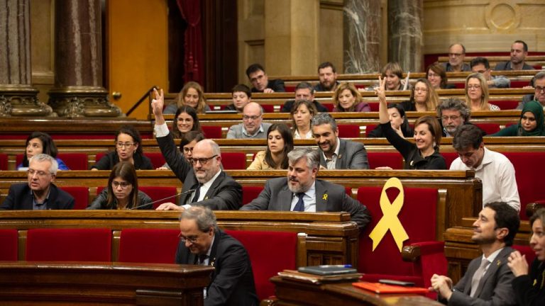 JxCat, ERC y la CUP piden al Parlament catalán rechazar la posible inhabilitación de Torra