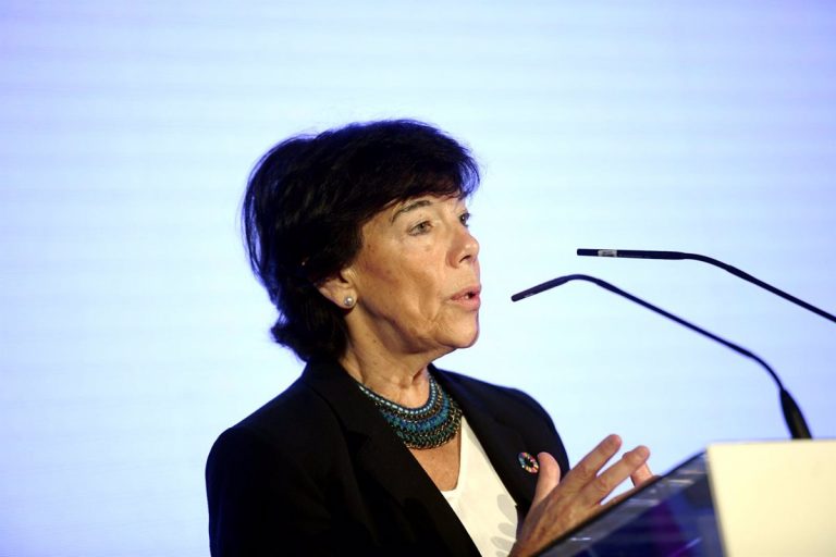 Celaá da valor a la digitalización de la enseñanza, uno de los 