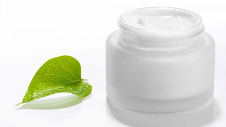 Por qué deberías echarte crema hidratante tras un día de gel hidroalcohólico